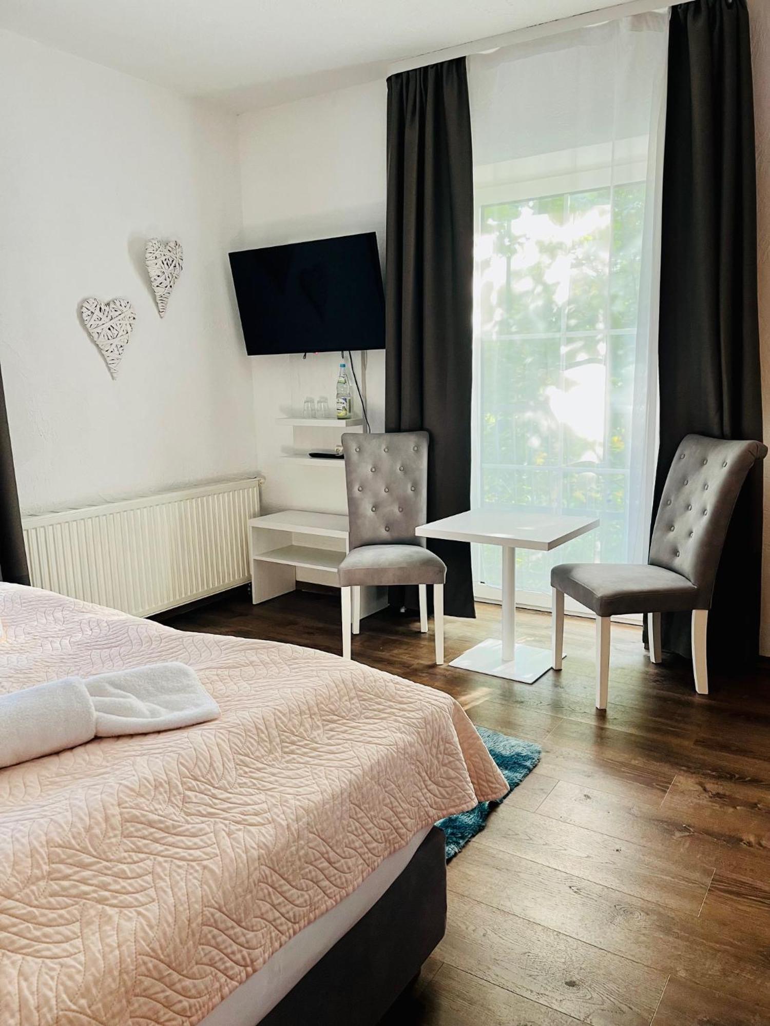 Strandhotel Vier Jahreszeiten Buckow Bagian luar foto